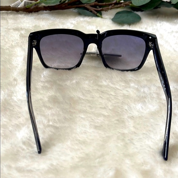 Foster Grant Black Square Oversize  Sunglasses - Picture 3 of 7
